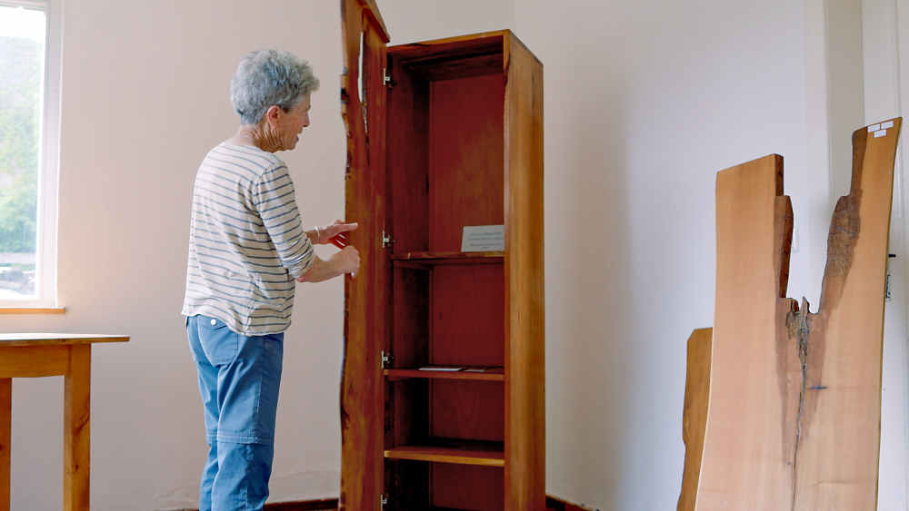 Image - Sargmöbel aus Holz: Möbelstücke fürs Leben und Danach