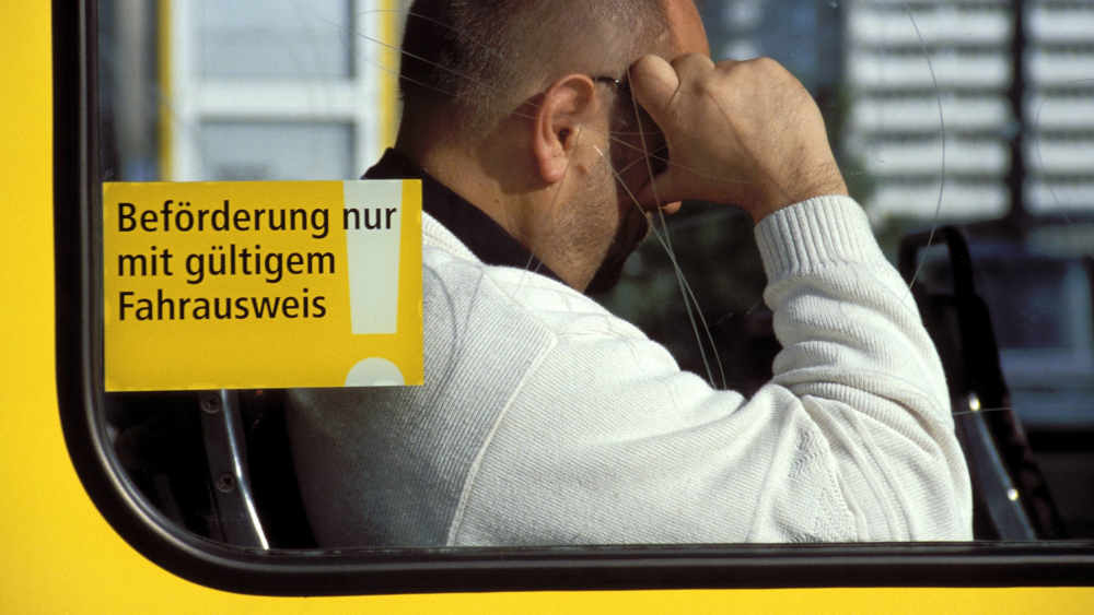 Jährlich sitzen Tausende wegen fehlender Tickets im Gefängnis – Initiative setzt sich für Abschaffung ein