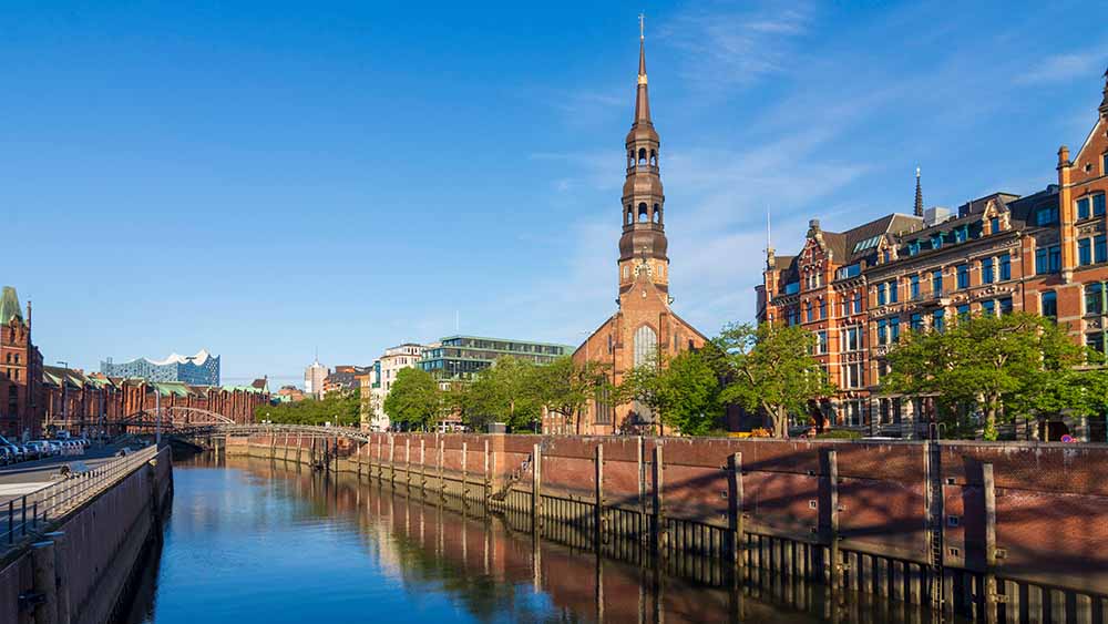 Die Hauptkirche St. Katharinen in Hamburg, eine der bedeutendsten Kirchen der Stadt, ist für ihre historische Architektur und ihre zentrale Rolle im Gemeindeleben bekannt