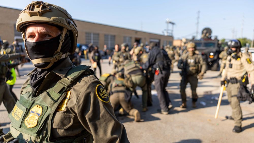 Die US-Einwanderungsbehörde ICE schiebt massenhaft Migranten ab, hier in Chicago