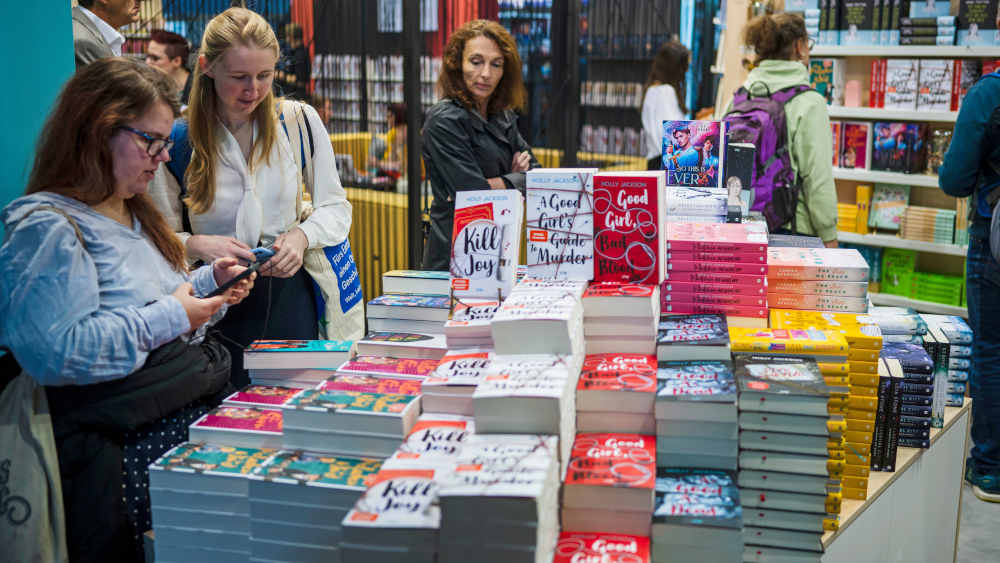 Zwei Drittel der Deutschen lesen laut Umfrage am liebsten gedruckte Bücher