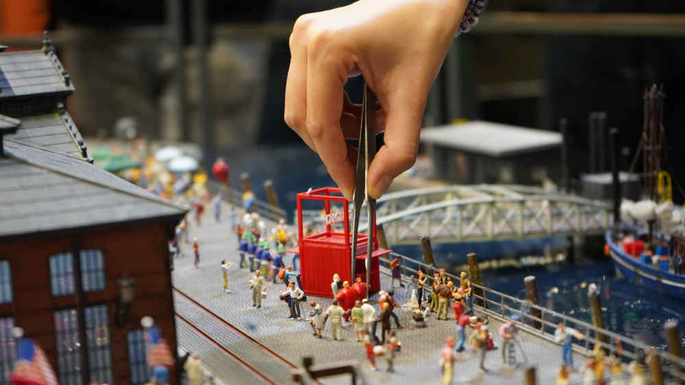 Hamburger Miniatur-Wunderland zeigt Szene zum Kampf gegen Blutkrebs