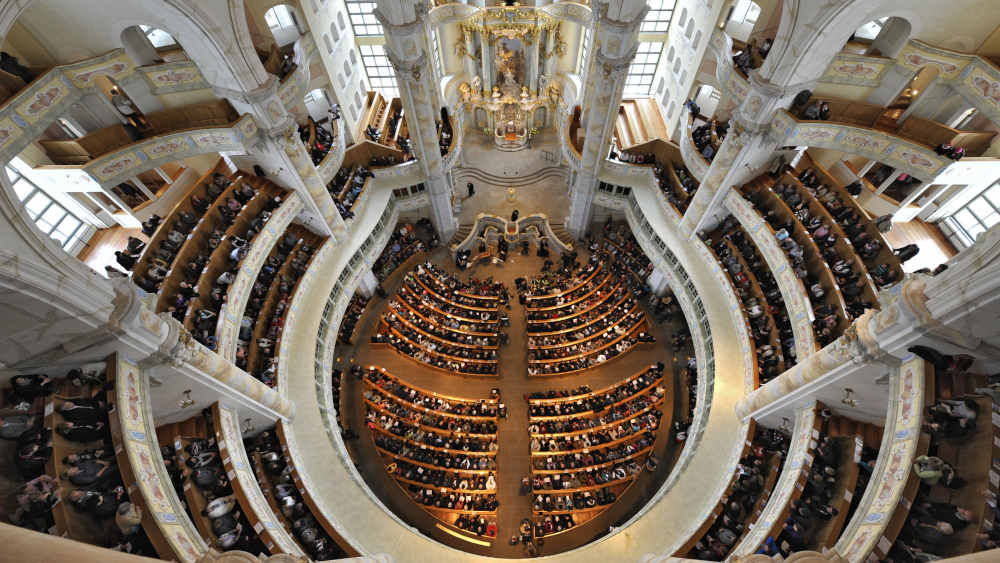 Die Frauenkirche wurde nach über zehnjährigem Wiederaufbau am 30. Oktober 2005 eingeweiht