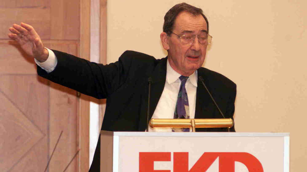 Der ehemalige Leipziger Superintendent Friedrich Magirius hielt am 9. November 1999 vor der EKD-Synode in Leipzig einen Vortrag über die Maueröffnung