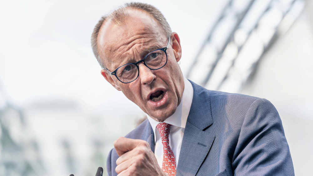 Bundeskanzler Friedrich Merz reagiert auf Nachfragen zu seinen Äußerungen