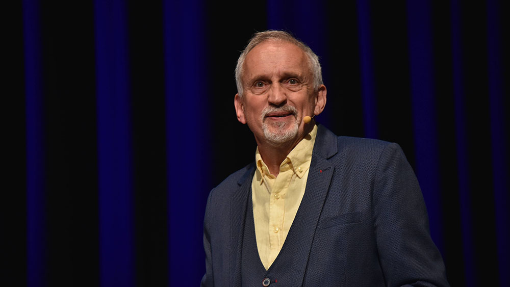 Die unheilbare Krankheit des Bestsellerautors Jussi Adler Olsen sei nicht der Grund, dass zwei Autorinnen nach seinem Tod seine Bücher weiterschreiben.