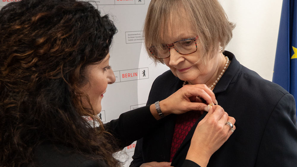 Image - Ausgezeichneter Einsatz: Bundesverdienstkreuz für Susanne Kahl-Passoth