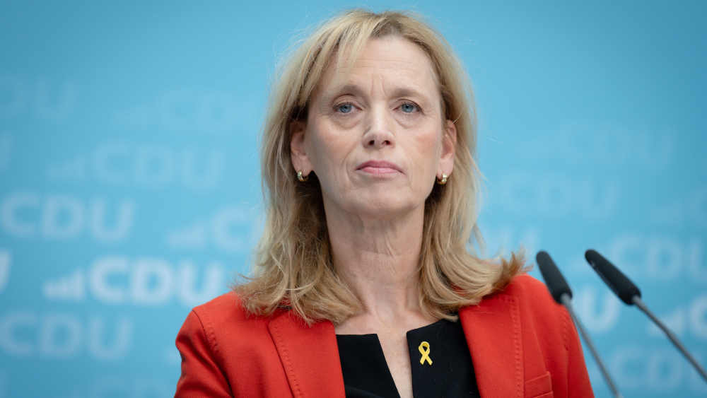 Bildungs- und Familienministerin Karin Prien zeigt sich alarmiert über zunehmenden Antisemitismus in Deutschland