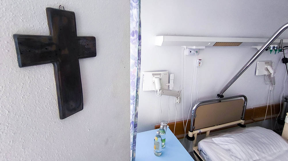 Seelsorge im Krankenhaus: Unterstützung für Menschen in Krisensituationen und Stärkung der seelischen Gesundheit