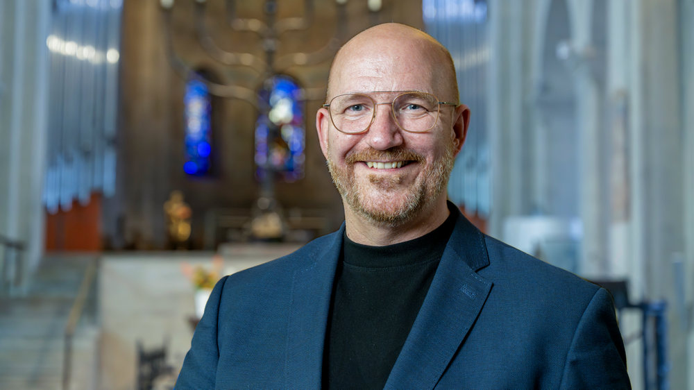 Der Münchner Pfarrer Norbert Roth will als Landesbischof in den Dom von Braunschweig einziehen