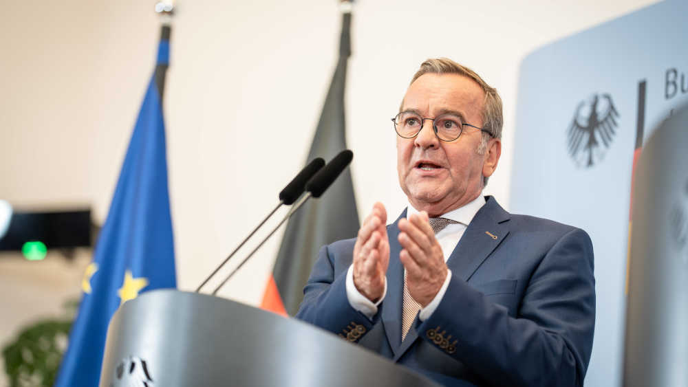 Verteidigungsminister Boris Pistorius (SPD) beharrt auf Musterung für alle jungen Männer