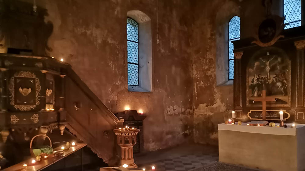 In der Kirche in Hohenholz trifft man sich am 31. Oktober verkleidet
