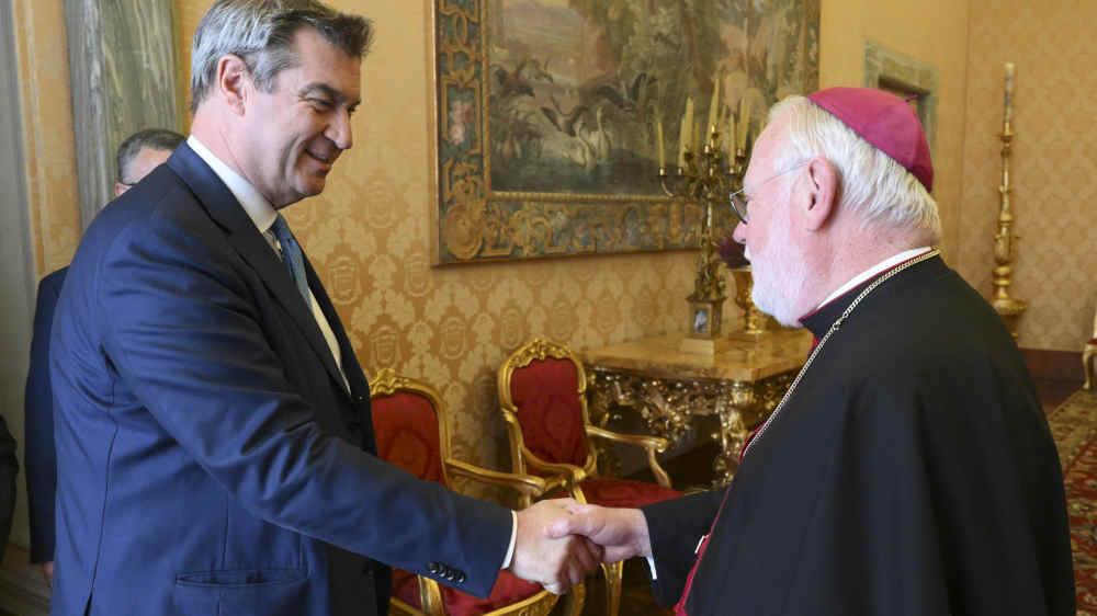 Christliche Werte prägen die CSU, doch Debatten über Kreuz, Lebensschutz und Migration zeigen Spannungen mit der Kirche