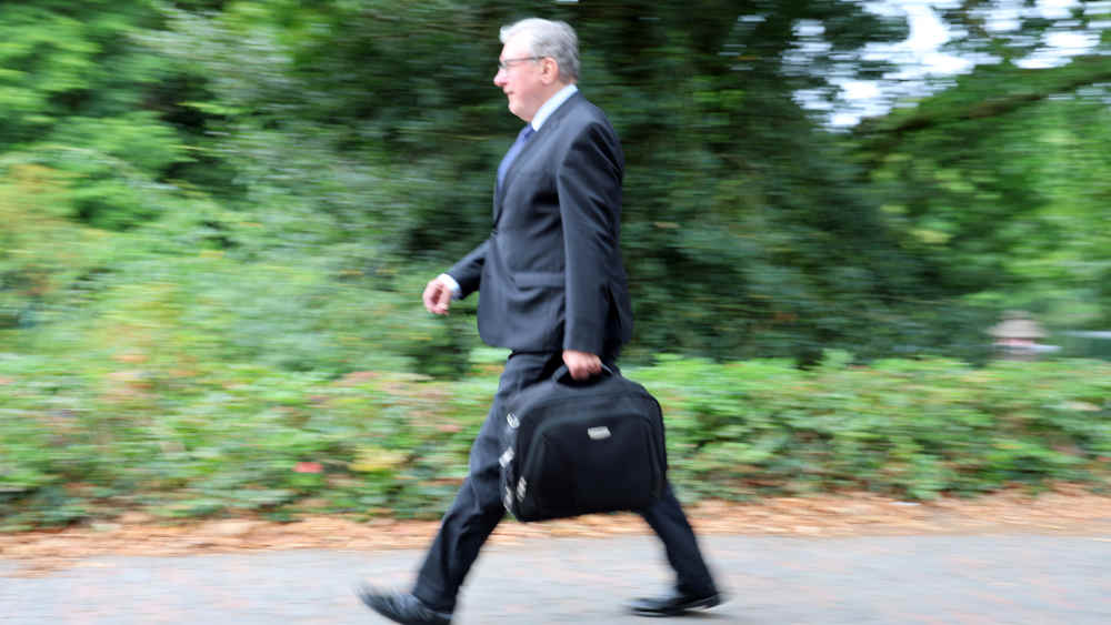 Für den Bremer Siegbert Wesner ist sein täglicher Fußmarsch zur Arbeit mehr als bloße Routine