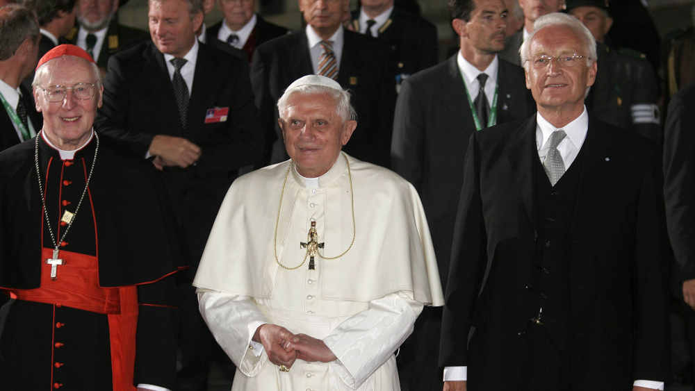 Bayerns Ministerpräsident Stoiber machte 2005 dem Landsmann im Vatikan seine Aufwartung