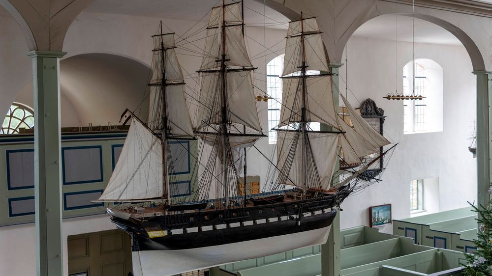 Warum in vielen Kirchen im Norden Schiffsmodelle hängen