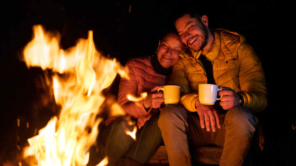 Lange Winternächte müssen nicht bedrückend sein. Wer die Dunkelheit annimmt, entdeckt Gemütlichkeit