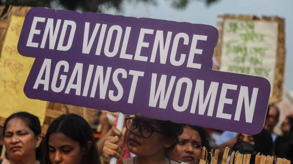 Kürzungen bei Menschenrechtsorganisationen führen zu weniger Schutz vor Gewalt gegen Frauen