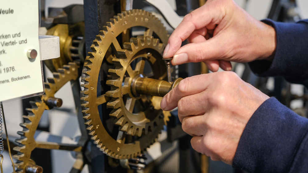 Wenn die Uhr zur Winterzeit zurückgedreht wird, beginnt für Günther Haars die eigentliche Arbeit