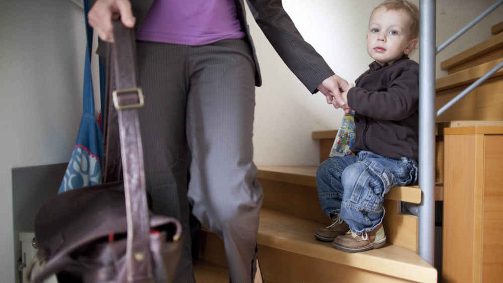 Einkommensverluste durch Mutterschaft variieren nach Alter und Berufserfahrung