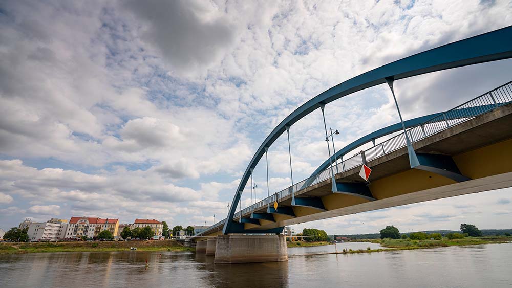 Die Stadtbrücke über die Oder verbindet Frankfurt (Oder) und die polnische Stadt Slubice (Foto).