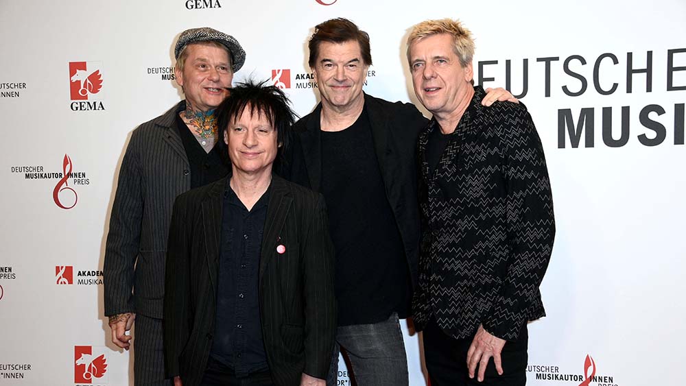 "Die Toten Hosen", das sind: Andreas von Holst, Vom Ritchie, Campino und Andreas Meurer (von links), es fehlt Michael Breitkopf. Das Foto entstand beim 16. Deutschen Musikautor*innenpreis der GEMA 2025 im Februar 2025