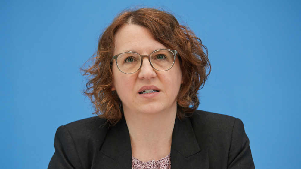 Alexandra Hoorn, Referentin fuer Freiwilligendienste bei der AWO, erwartet auch mehr FSJ-Stellen