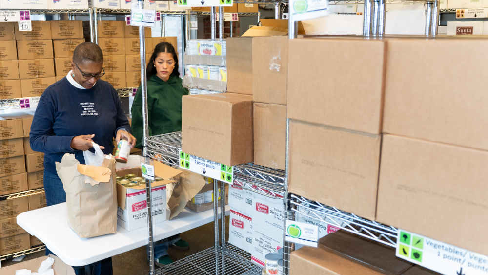 Care blickt auf acht Jahrzehnte internationaler Hilfe zurück und betont die zentrale Rolle von Frauen und Mädchen in seiner Arbeit