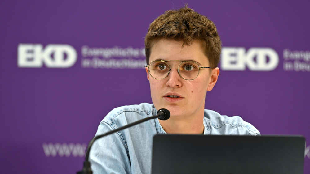 Die EKD-Präses, Anna-Nicole Heinrich, will eine Reduzierung der Synodalen auf die Tagesordnung der kommenden Synode setzten