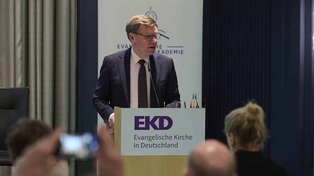 Bundesaußenminister Johann Wadephul lobt das EKD-Friedenspapier, kritisiert aber die Ukraine-Position