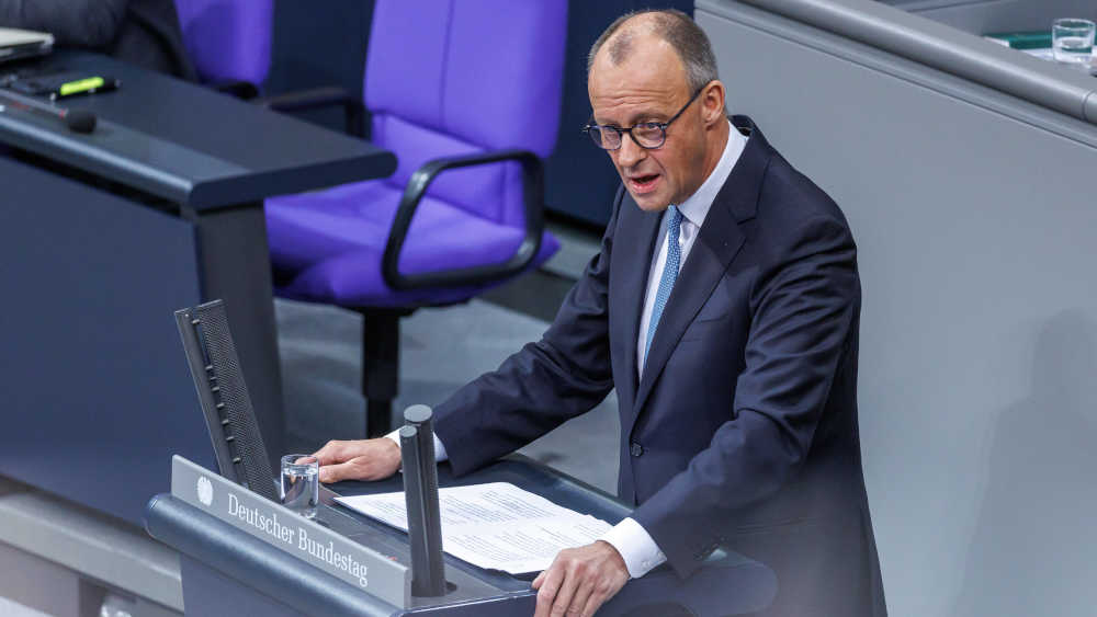 In der Generaldebatte im Bundestag hat Bundeskanzler Friedrich Merz (CDU) hat eine Belastung der jungen Generation durch den geplanten neuen Wehrdienst anerkannt 