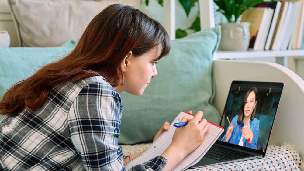 Jugendliche suchen Rat immer häufiger online (Symbolbild)