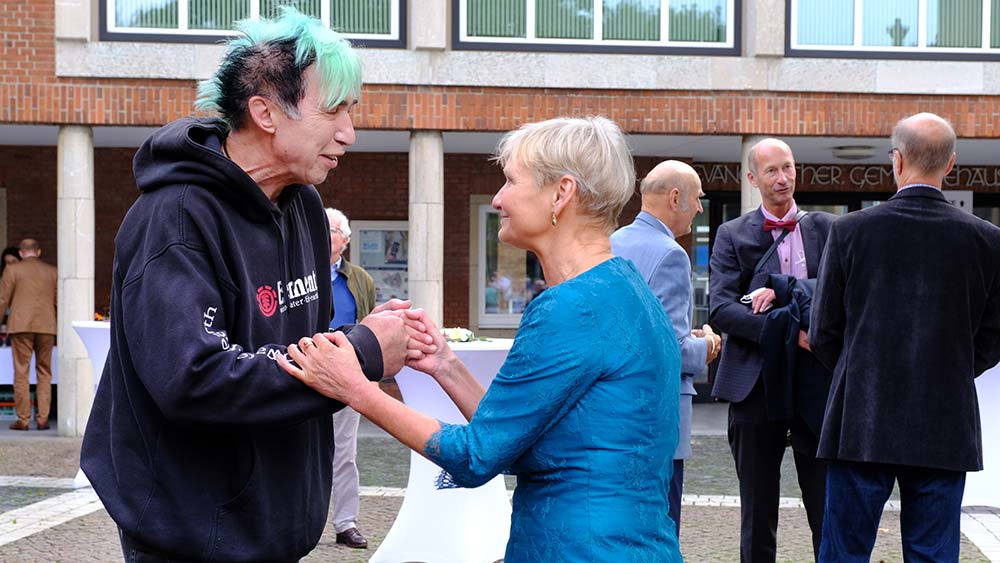 Im September 2021 gratuliert Matthias Isecke-Vogelsang  Bischöfin Kirsten Fehrs zu ihrem 60. Geburtstag