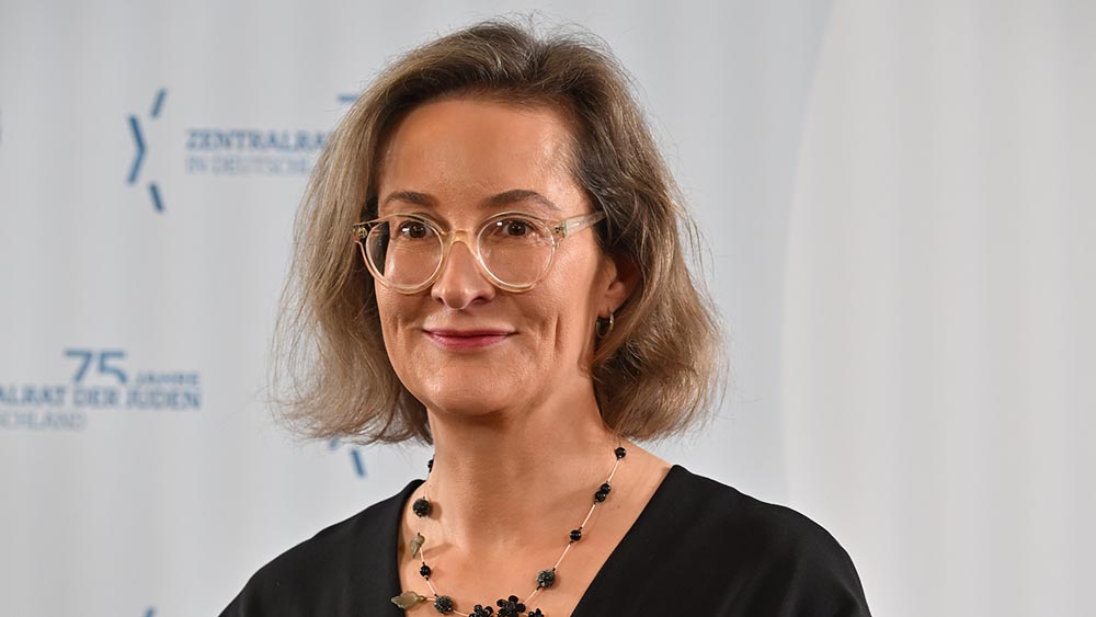 Karoline Preisler, Juristin und FDP-Politikerin, wurde 1971 in Ostberlin geboren. Sie engagiert sich für Demokratie, Menschenwürde und gegen Antisemitismus. Bekannt wurde sie unter anderem durch ihr „Corona-Tagebuch“