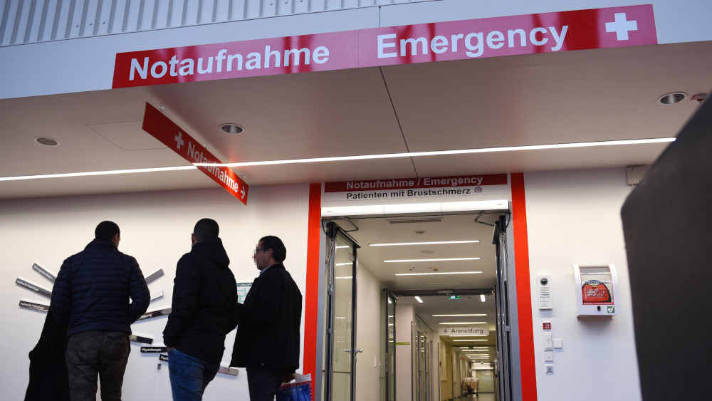 Jede zweite gewalttätige Attacke in Krankenhäusern trifft Pflegekräfte. Notaufnahmen sind besonders betroffen (Symbolbild)