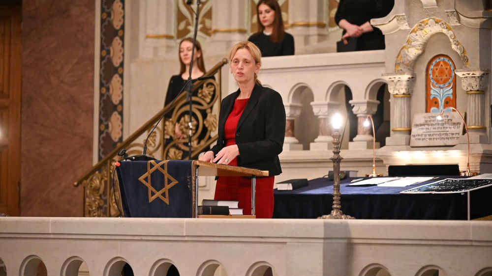 Karin Prien, Bundesministerin fuer Bildung, Familie, Senioren, Frauen und Jugend, spricht auf der Ordinationsfeier in der Berliner Synagoge
