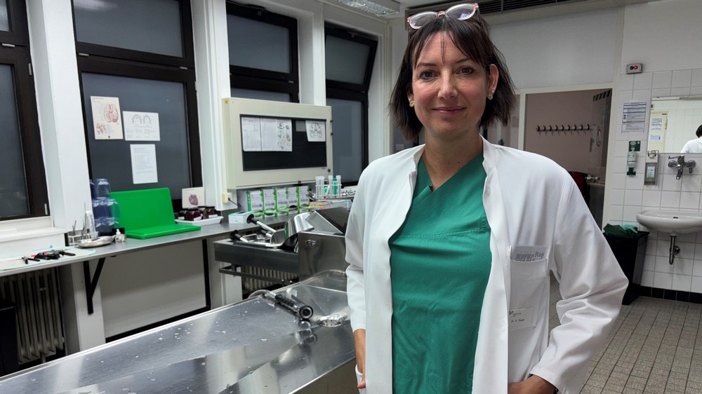 Der Seziertisch ist ihr Arbeitsplatz: die Rechtsmedizinerin Dr. Vanessa Preuss