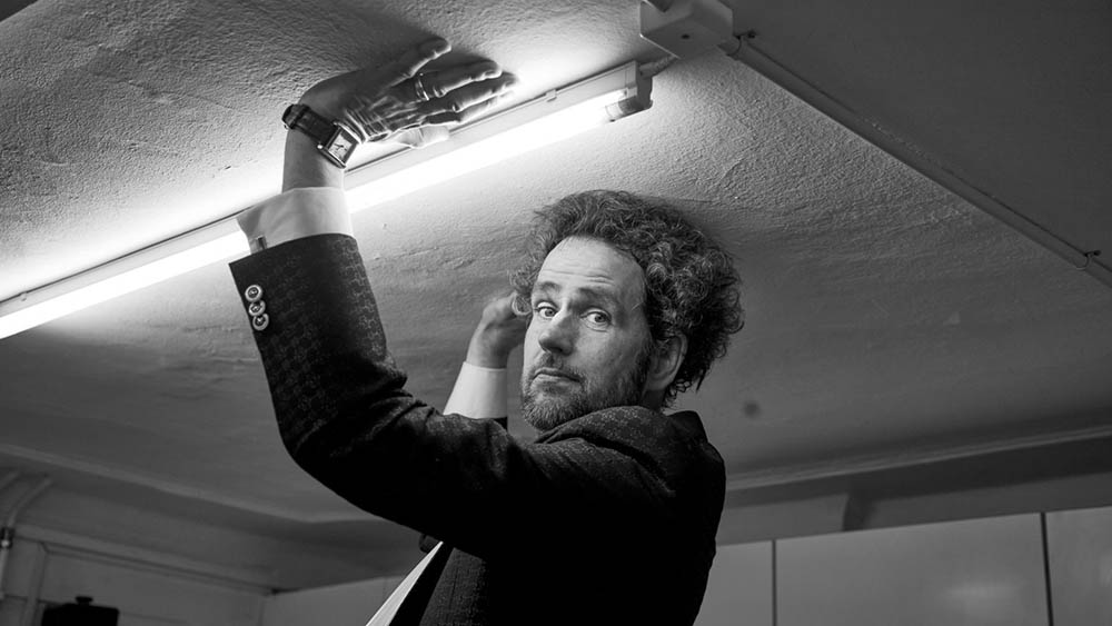 Das Mindestgebot für ein Porträt des deutschen Regisseurs, Autors und Aktionskünst- lers Christoph Schlingensief (1960–2010) liegt bei 400 Euro