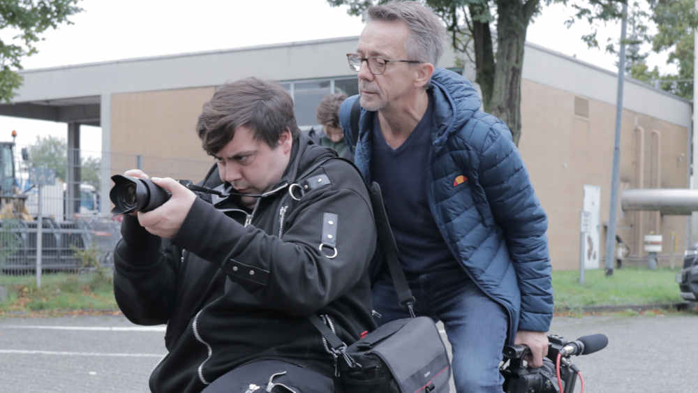 Journalist Sebastian Herzberger (li) und Gruppenleiter Stefan Juraschek während einem Dreh