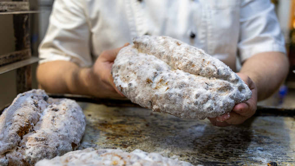 Bäckermeister Markus Eckhardt aus Wetzlar-Dalheim hat eine besondere Methode für seine Christstollen entwickelt