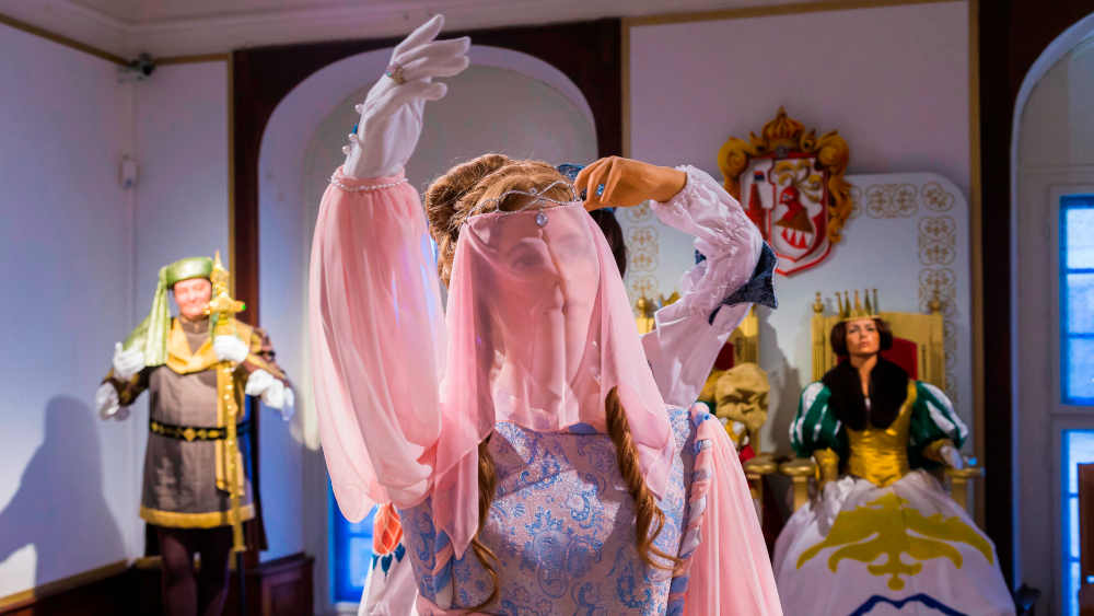 50 Jahre "Drei Haselnüsse für Aschenbrödel": Seit Mitte November bis Ende Februar findet wie jedes Jahr auf Schloss Moritzburg eine Winterausstellung zum Film statt