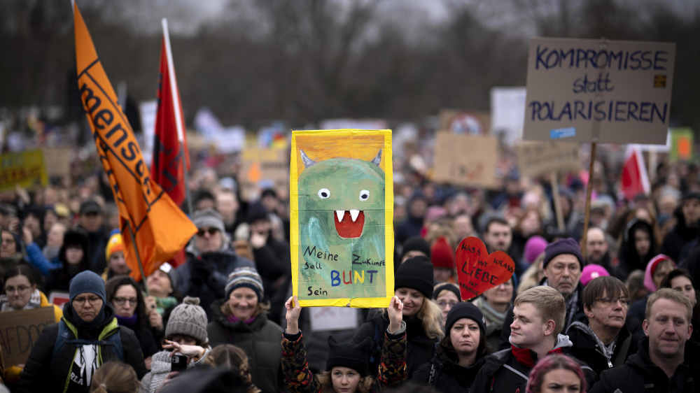 Umfrage: Deutsche sehen Gesellschaft tief gespalten