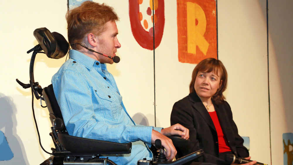 Samuel Koch im Gespräch mit Theologin Annette Kurschus (Archivbild)