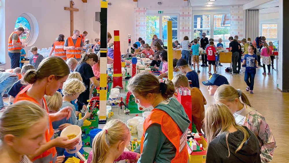 Lego-Bauaktionen bieten einen einfachen Zugang zur Kirche und zeigen, wie offen und kreativ Gemeindearbeit heute sein kann