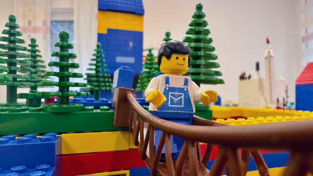 Das Lego-Fieber nutzen auch Kirchengemeinden - und laden deutschlandweit zu sogenannten "Lego-Städten" ein.