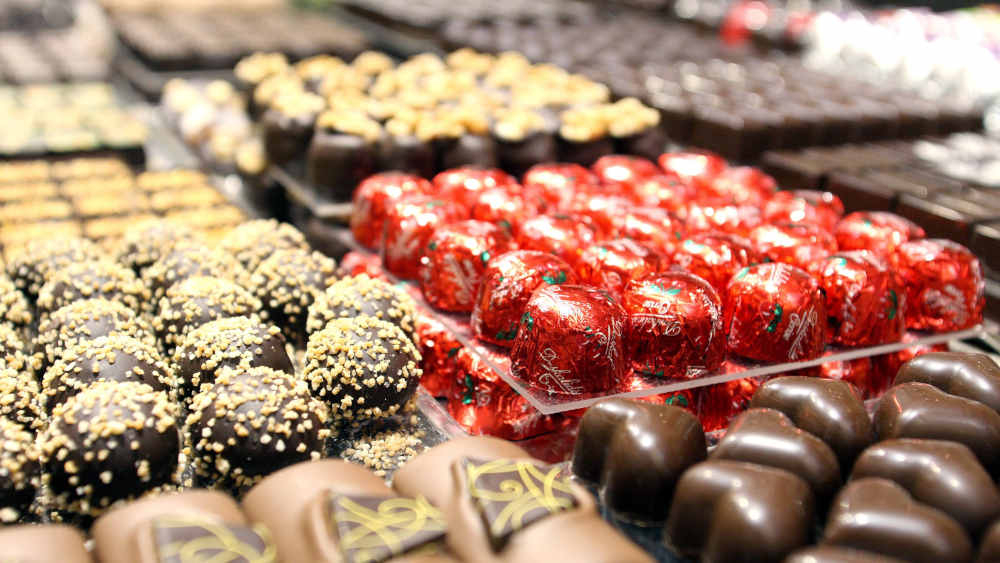 Vor allem bei jungen Menschen liegen Pralinen als Weihnachtsgeschenk im Trend