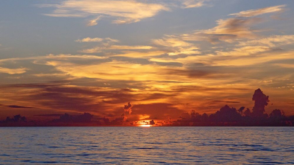 Auch wenn im Schöpfungsbericht lediglich von „Tag“ und „Nacht“ die Rede ist, wissen wir alle von der Schönheit der Morgendämmerung