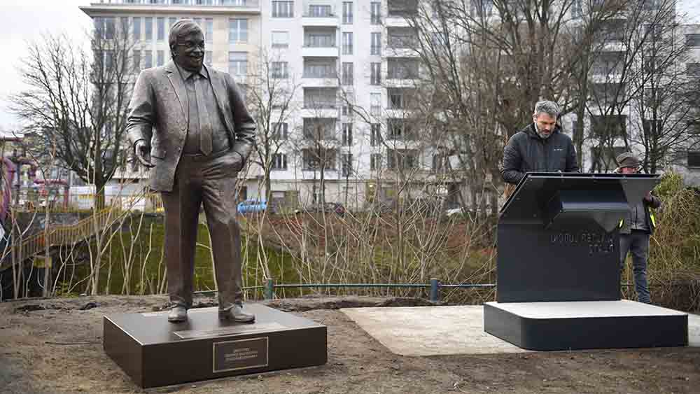 Image - Aktionskünstler errichten “Walter Lübcke Memorial”