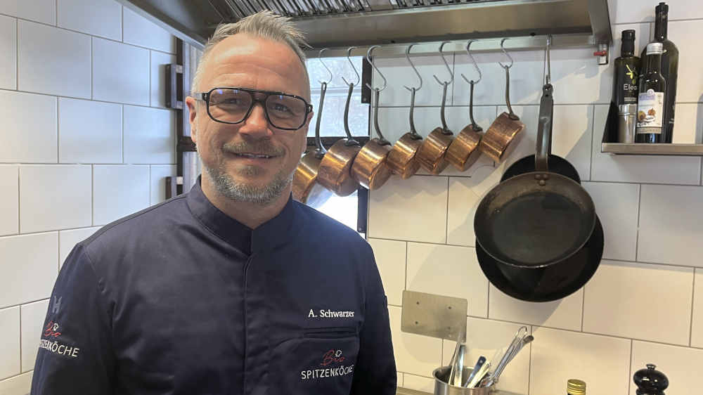 Andreas Schwarzer leitet die Küche und die Brasserie auf Hof Fleckenbühl