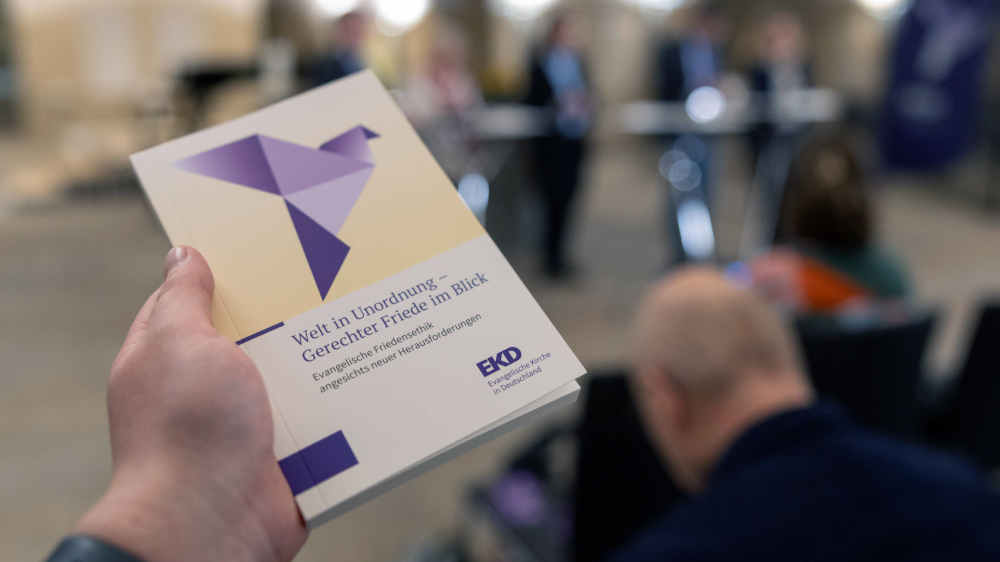 Image - Politologe: EKD-Friedensdenkschrift passt sich zu sehr dem Diskurs an
